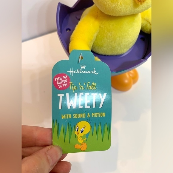 NWT Hallmark Tip N Fall Tweety Bird Easter Egg Sound and Motion Toy Tested works - Picture 2 of 7